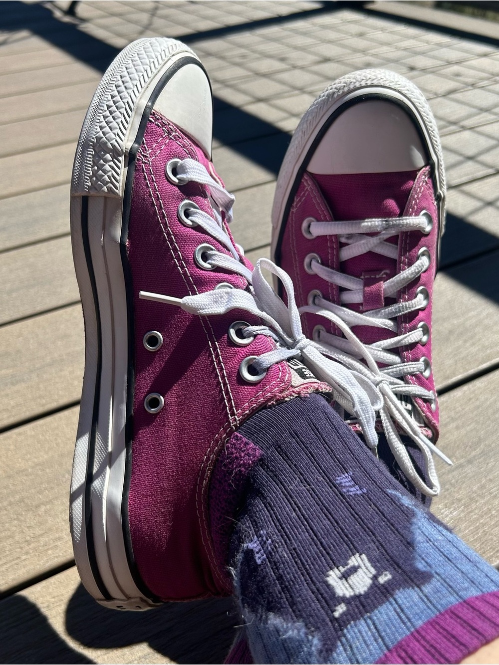 Converse Chuck Taylor Classic Low-Top Canvas Sneakers - Magenta